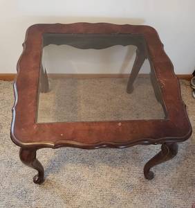 lot 107 image: Traditional Glass Top Side Table