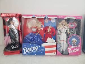 lot 37 image: Vintage Barbie Collection A