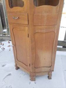 lot 140 image: Oak Corner Cabinet