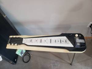 lot 7 image: Vintage H7 Lap Steel Guitar