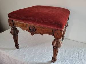 lot 110 image: Vintage Eastlake Footstool