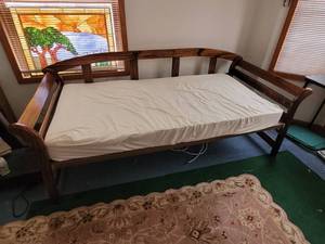 lot 111 image: Traditional Oak Daybed