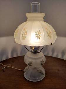 lot 71 image: Adorable Vintage Frosted Glass Hurricane Lamp