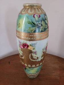 lot 66 image: Vintage Nippon Japanese Painted Table Vase