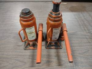 (2) 12 Ton Bottle Jacks...