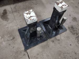 (2) 22 Ton Jack Stands...