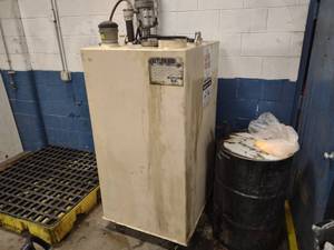 Used Oil Tank with Graco Pump, 32x3...
