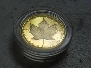 lot 07 image: 1989 CANADA GOLD MAPLE LEAF 110th TROY OZ .9999 FINE GOLD IN AIRTITE