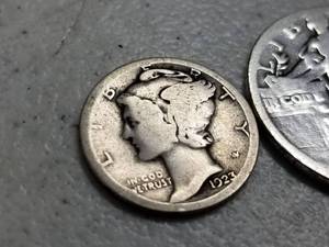 lot 38 image: 2 US SILVER COINS 1923-S MERCURY DIME 1927 STANDING QUARTER