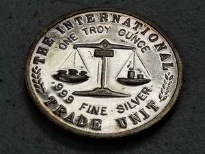 lot 66 image: 1986 1 TROY OZ .999 FINE SILVER INTERNATIONAL TRADE UNIT
