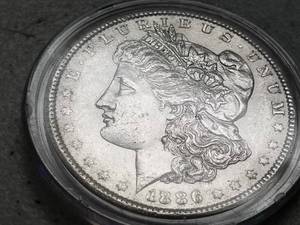 lot 68 image: 1886 MORGAN SILVER DOLLAR UNC IN AIRTITE