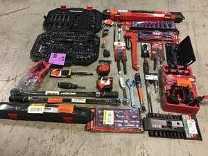 lot 12 image: Lot of mechanics and hand tools customers returns