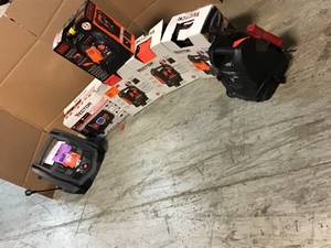lot 21 image: Lot of Assorted Vector Jumper box and charger customer returns
