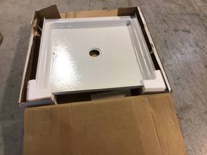 lot 64 image: Delta Classic 400 32 in. L x 32 in. W Alcove Shower Pan Base with Center Drain in High Gloss White