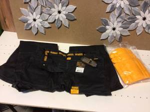 ProTradesman Combo Mens 30 in. W x 31 in. L Black PolyesterCottonElastane Stretch Work Pant with Knee Pad by DEWALT