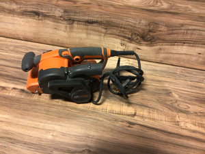 lot 20 image: RIDGID 6.5 Amp Corded 3 in. x 18 in. Heavy-Duty Variable Speed Belt Sander with AIRGUARD Technology Customer Returns See Pictures