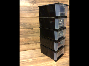 lot 22 image: IRIS 6.5 Qt. Stackble Drawer, Storage Tote, with a built-in handle, in Black, (5 Pack) Customer Returns See Pictures