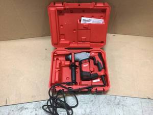 lot 110 image: Milwaukee 5.5 Amp 58 in. Corded SDS-plus ConcreteMasonry Rotary Hammer Drill Kit with Case Customer Returns See Pictures