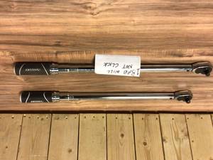 Husky 50 ft. lbs. to 250 ft. lbs. 12 in. Drive Torque Wrench  ONE IS BAD WILL NOT CLICK