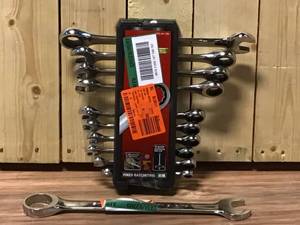 MIX LOT OF HUSKY TOOLS