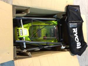 RYOBI ONE 18V 13 in. Cordless Battery Walk Behind Push Lawn Mower