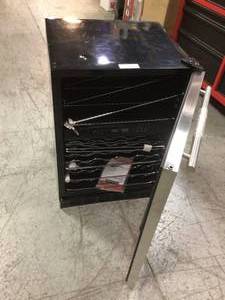 Magic Chef 44 Bottle Dual Zone Wine Cooler in Stainless Steel customer return damaged see pictures
