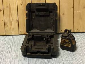 DEWALT 165 ft. Red Self-Leveling Cross-Line Laser Level Customer Returns See Pictures