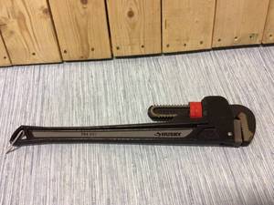 Husky Heavy Duty Pipe Wrench Customer Returns See Pictures