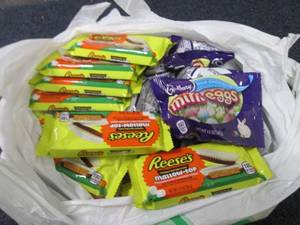 lot 125 image: Reeses Mallow Tops & Cadbury Mini ...