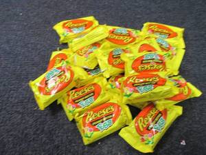 lot 137 image: 18 Reeses Peanut Butter Eggs...