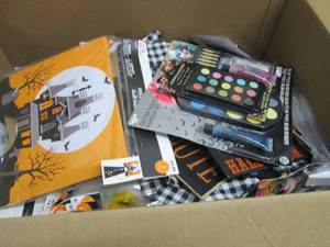 lot 186 image: Box of Assorted Halloween Dcor & ...
