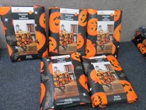 lot 187 image: 5- Celebrate PEVA Hallween Table Cl...