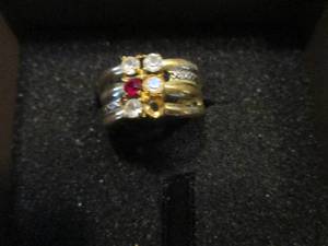 lot 20 image: Goldtone My Family My Heart Perso...