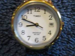 lot 82 image: Timex Womens Easy Reader 25mm Watc...
