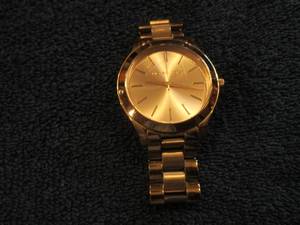 lot 85 image: Michael Kors Womens Slim Runway Ro...