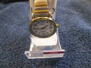 lot 87 image: Timex Womens Easy Reader 25mm Watc...