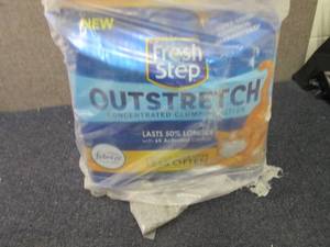 lot 313 image: Fresh Step Outstretch Clumping Litt...