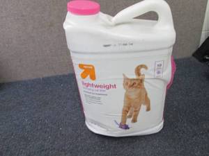 lot 325 image: Lightweight Clumping Litter 10 lb ...