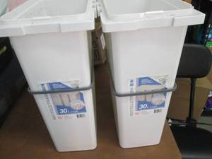 lot 328 image: Lot of 2 Interlocking- 30 L Covered...