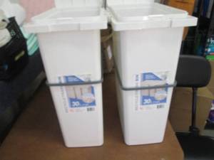 lot 329 image: Lot of 2 Interlocking- 30 L Covered...