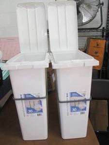 lot 337 image: Lot of 2 Interlocking- 30 L Covered...