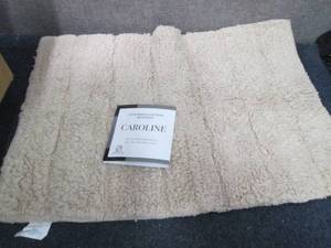 lot 352 image: Popular Home Caroline Bath Rug 17x2...