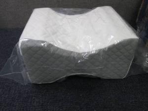 lot 365 image: Sealy Memory Foam Knee Pillow open ...