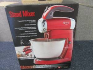 lot 366 image: Betty Crocker 7-Speed Stand Mixer -...