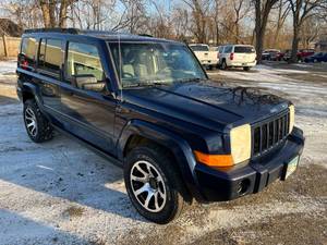lot 10 image: 2006 Jeep Commander 4x4