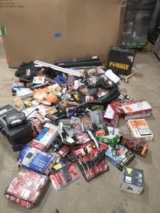 lot 21 image: LOT OF SMALL HARDWARE AND TOOLS SEE PICTURES