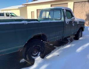 lot 3 image: 1988 Ford F250 4X4 w Plow