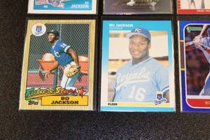 lot 25 image: Bo Jackson Baseball & Football Card Lot  10 Different Cards