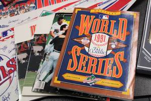 lot 60 image: 1987 & 1991 Minnesota Twins Novelty Resale Lot  15 Items