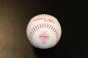 lot 88 image: Minnesota Twins Tony Oliva Autograph Softball